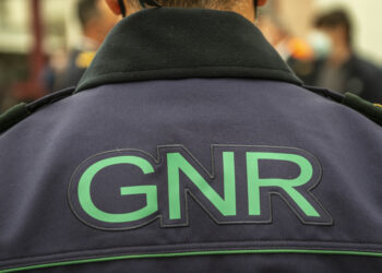 Jovem de 21 anos indiciado por violência agravada contra a companheira em Óbidos