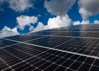 Plastidom vai poupar 6,8 milhões com instalação de painéis solares