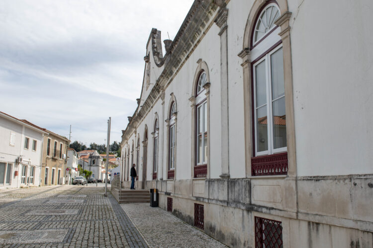 Porto de Mós pede 3,5 milhões à banca para obras de saneamento
