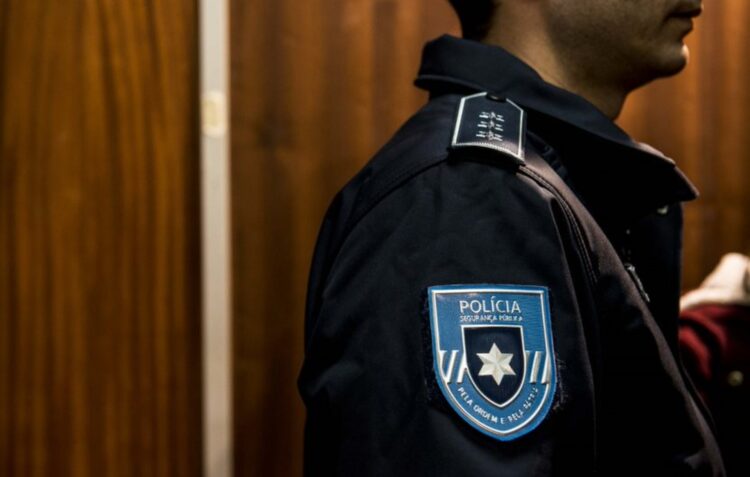 Detidos quatro suspeitos de agredirem idoso de forma violenta na Nazaré