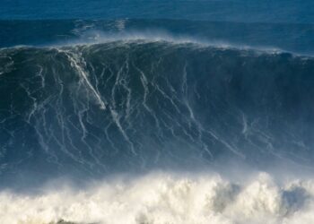 Nazaré volta a entrar na história com um novo recorde de maior onda surfada no mundo
