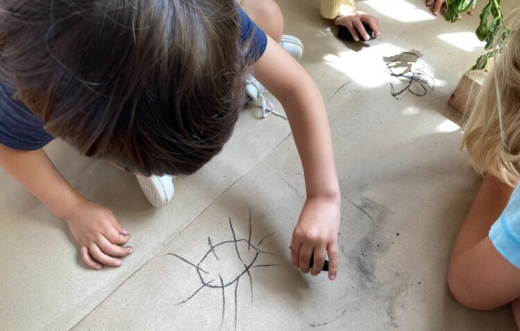 Descoberta, exploração e autonomia individual através das artes