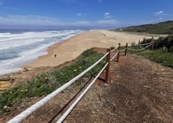 Barreiras de protecção instaladas em arribas de Forte de São Miguel Arcanjo