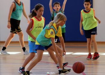 Driblar entre resultados para atirar ao cesto da formação