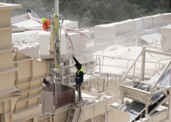 Indústria da pedra quer exportar mais, mas dificuldades logísticas impedem