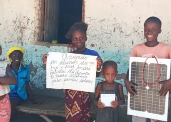 Alunos brilhantes de Alcobaça iluminam aldeia da Guiné-Bissau
