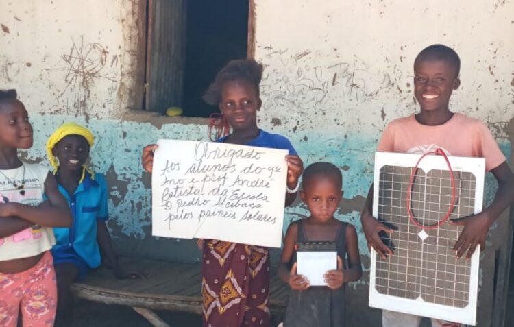 Alunos brilhantes de Alcobaça iluminam aldeia da Guiné-Bissau