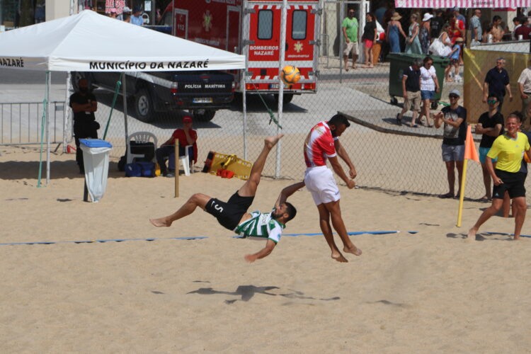 Histórico. Final da Taça europeia de futebol de praia é disputada por duas equipas portuguesas na Nazaré