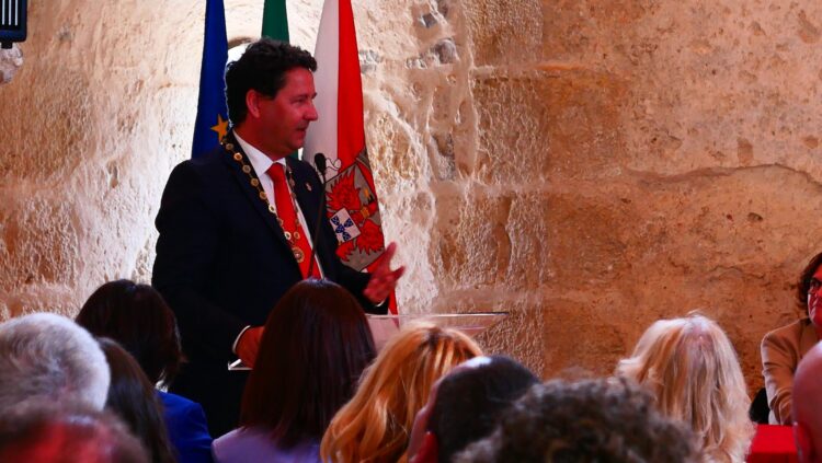 Abertura de Tancos ao tráfego aéreo civil beneficiaria Ourém e Fátima e seria alternativa a Lisboa