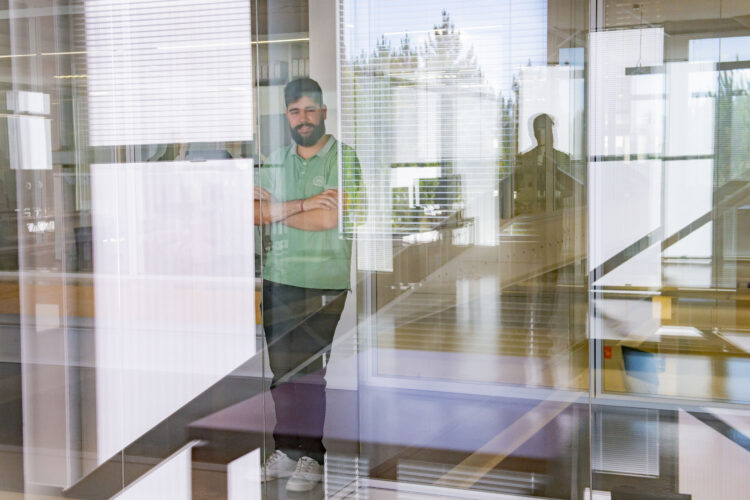 Contratos a termo e estágios marcam entrada dos jovens no mundo do trabalho