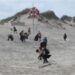 Escuteiros e utentes da Cercipom limpam Praia do Osso da Baleia