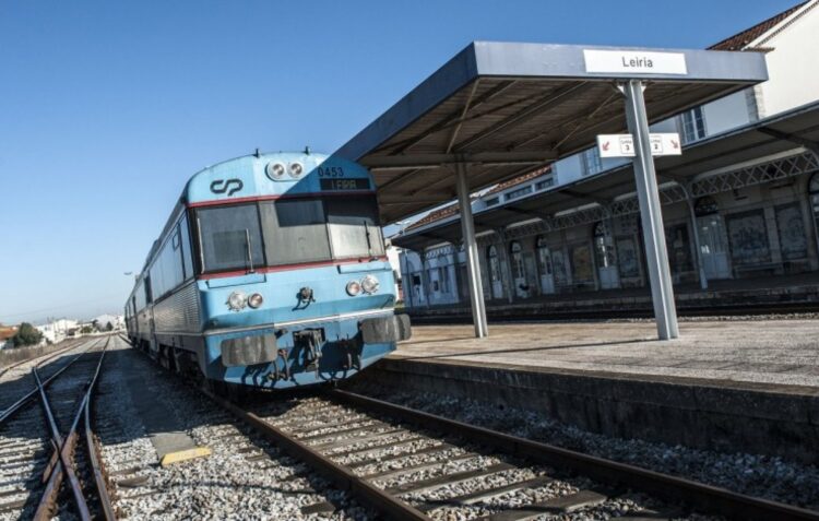 Comissão da Linha do Oeste teme por futuro da modernização da linha e quer compromisso do Governo
