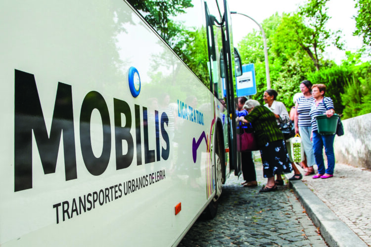 Mobilis aos domingos e feriados com menos de 4 passageiros por viagem