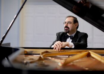 Pianista russo dá concerto em defesa da Ucrânia