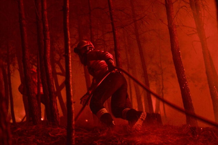 Fogo de Carnide em fase de resolução