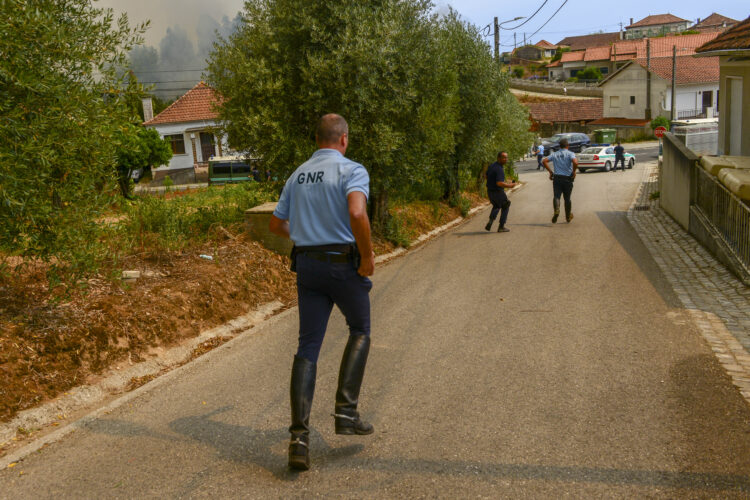 Localidades na freguesia da Memória começaram a ser evacuadas devido ao fogo