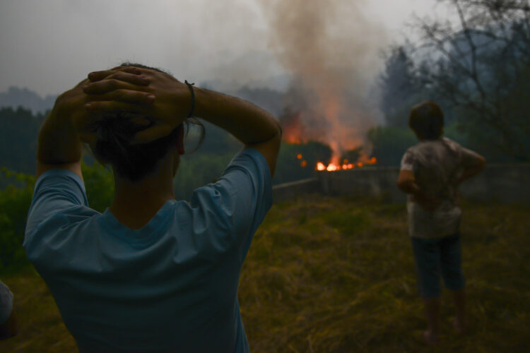 Incêndios por dominar em Leiria e Pombal
