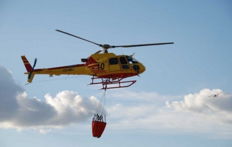 Incêndio florestal em Atouguia, Ourém, mobiliza oito meios aéreos