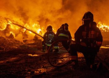 Mais de 300 bombeiros combatem fogo em Ourém