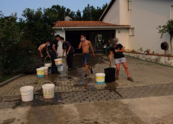 População ajuda a combater incêndio na Maceira (com vídeo)