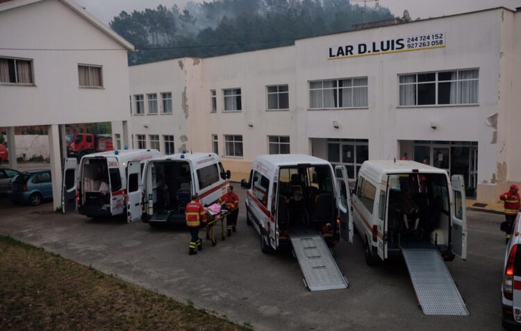 Incêndios: 100 idosos retirados de lares em Leiria