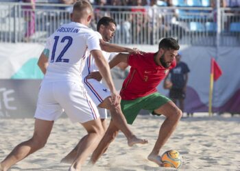 Portugal lidera Liga Europeia de futebol de praia na Nazaré