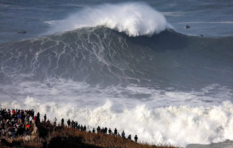Nazaré arrebata prémios mundiais de ondas grandes