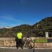Percorre costa a pedalar e desafia população a acompanhá-lo