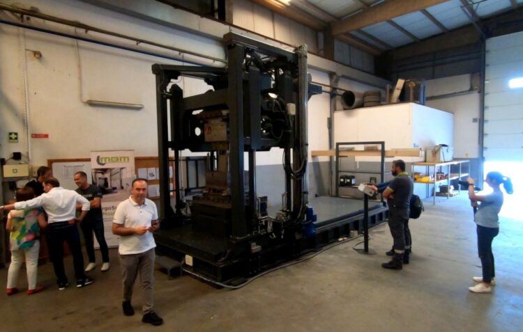 MBM apresenta nova  máquina para área dos moldes