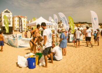 Amar o Mar envolveu 226 pessoas na limpeza da Praia da Nazaré