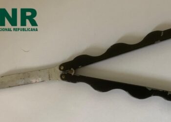 Homem detido por posse de arma proibida em Peniche
