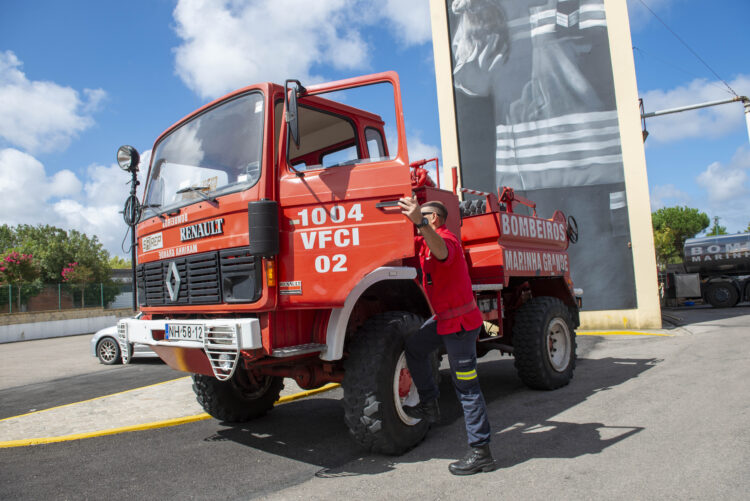 Bombeiros andam a combater incêndios com veículos ‘clássicos’