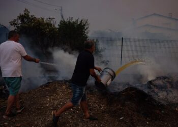 População recorre a baldes e mangueiras para proteger bens em Ourém