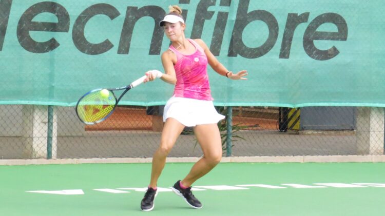 Tri-campeã nacional sub-18 defronta detentora do título ITF Leiria W25