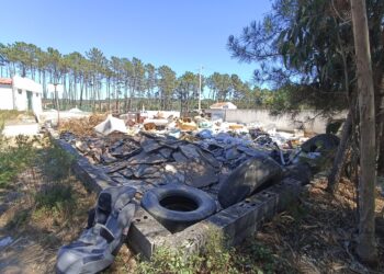 Lixeira na zona industrial da Ortigosa assusta população
