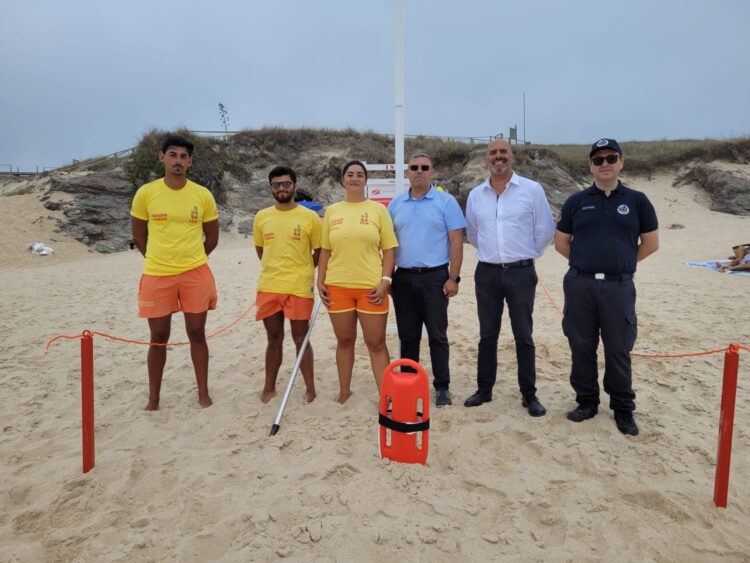 Praia das Pedras Negras ganha nadadores-salvadores