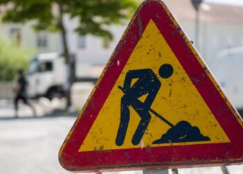 Obras condicionam trânsito na Rua da Maligueira e Praça Amílcar Alexandre em Gândara dos Olivais