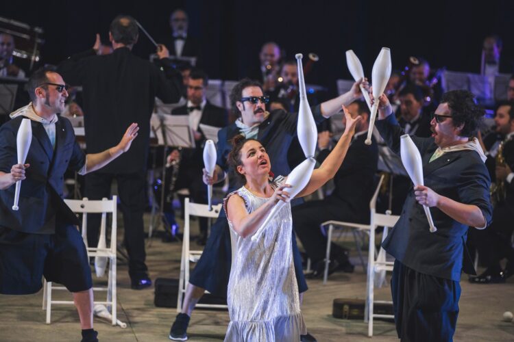 Malabaristas espanhóis e filarmónica de Ourém num concerto com circo que vai de Mozart aos Muse
