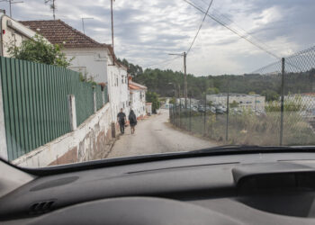 Pais reclamam mais segurança no caminho para a Correia Mateus
