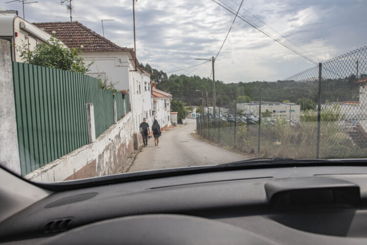 Pais reclamam mais segurança no caminho para a Correia Mateus