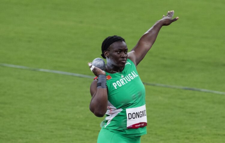 Auriol Dongmo termina “época excelente” com bronze