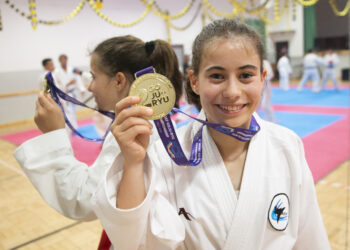 Diana Santos e Vanda Alves são campeãs mundiais de karaté