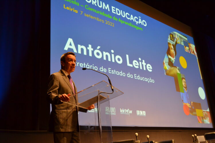 Escola deve fomentar felicidade, autonomia e espírito crítico