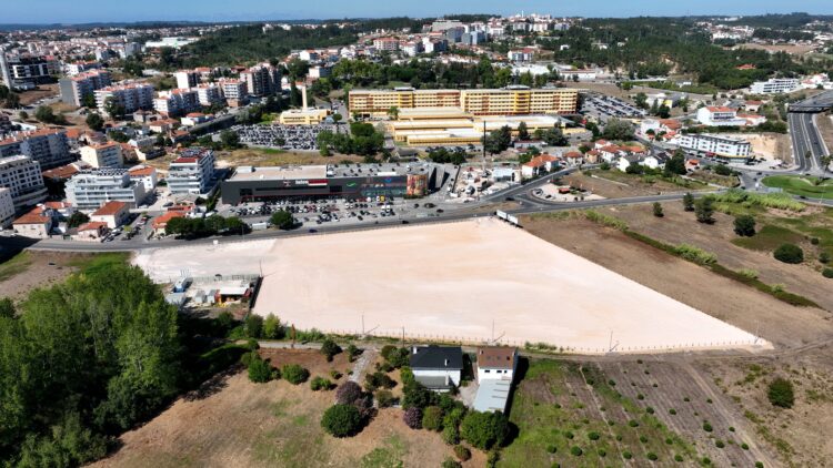 Parque com quase 700 lugares de estacionamento já está a funcionar nas Olhalvas, em Leiria