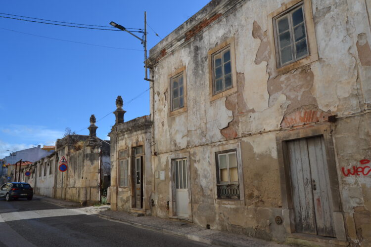 Centro por reabilitar empurra jovens para a periferia de Alcobaça