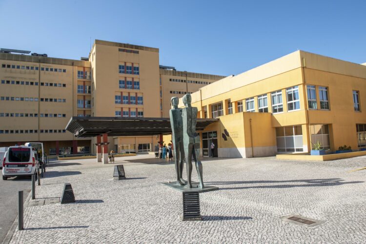 Abaixo-assinado de meio milhar de enfermeiros entregue no hospital de Leiria