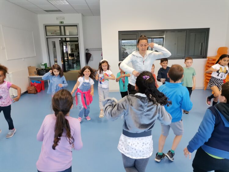 A Dançar nos Entendemos aproxima alunos de diferentes culturas e tradições