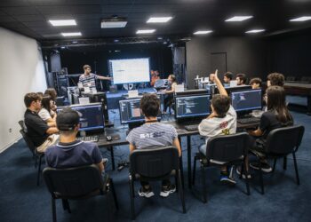 Um“berçário de informáticos” chamado Void Academy