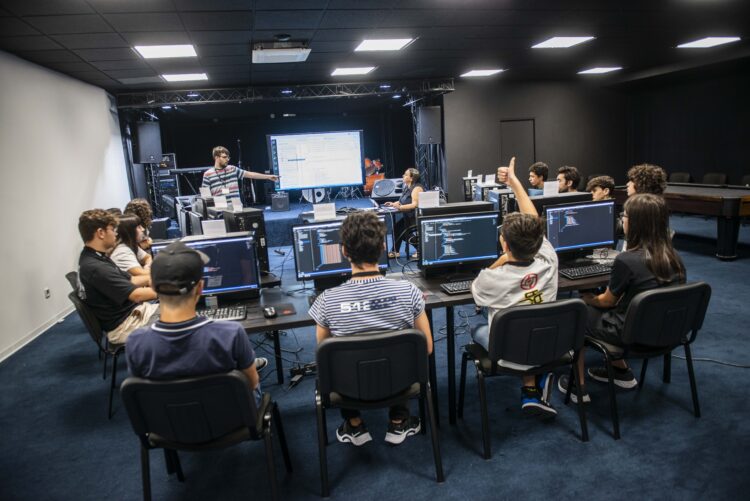 Um“berçário de informáticos” chamado Void Academy