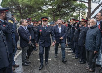 Pedrógão Grande: Bombeiros manifestam apoio ao comandante Arnaut